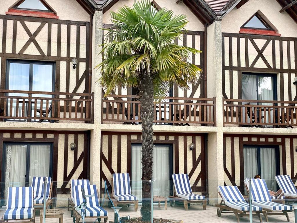 Logis Le Clos Deauville Gatien Hotel