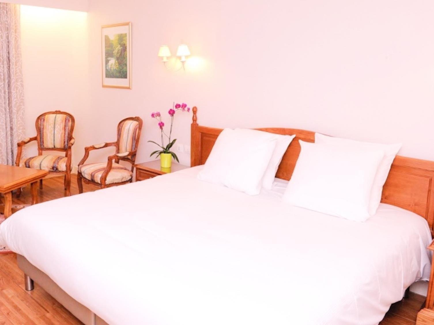 Logis Le Clos Deauville Gatien Hotel Saint-Gatien-des-Bois