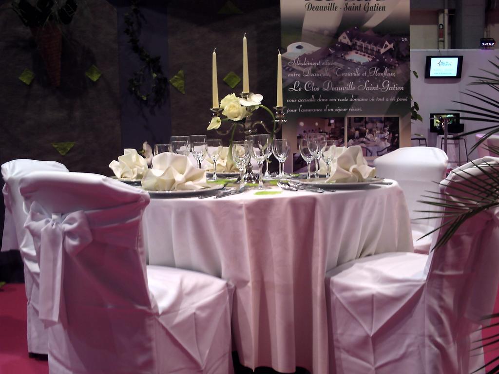 Logis Le Clos Deauville Gatien Hotel