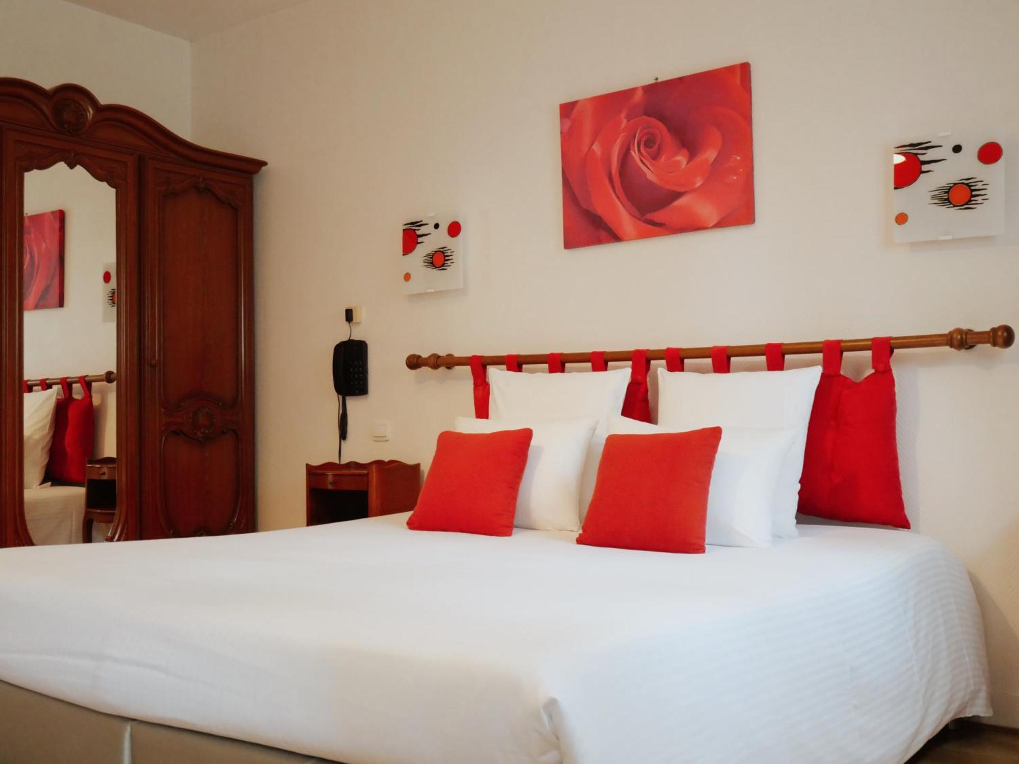 Logis Le Clos Deauville Gatien Hotel